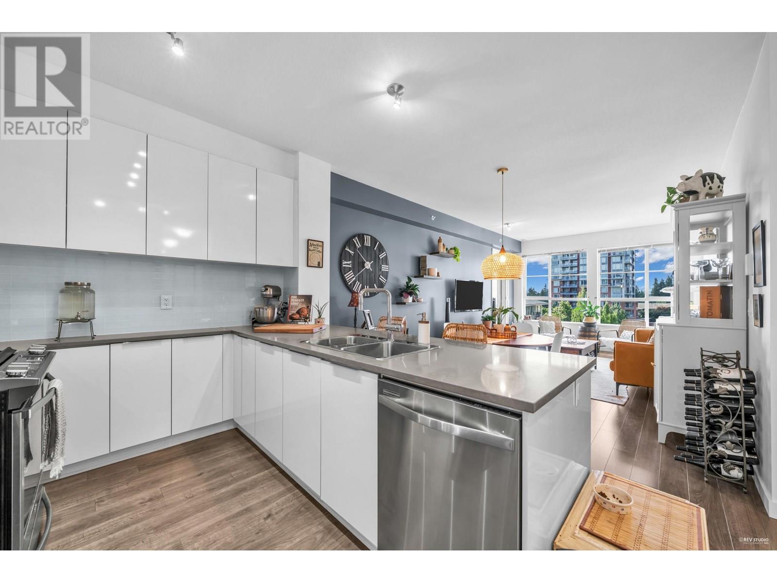 Photo 4 of 511 1151 Windsor Mews, Coquitlam BC