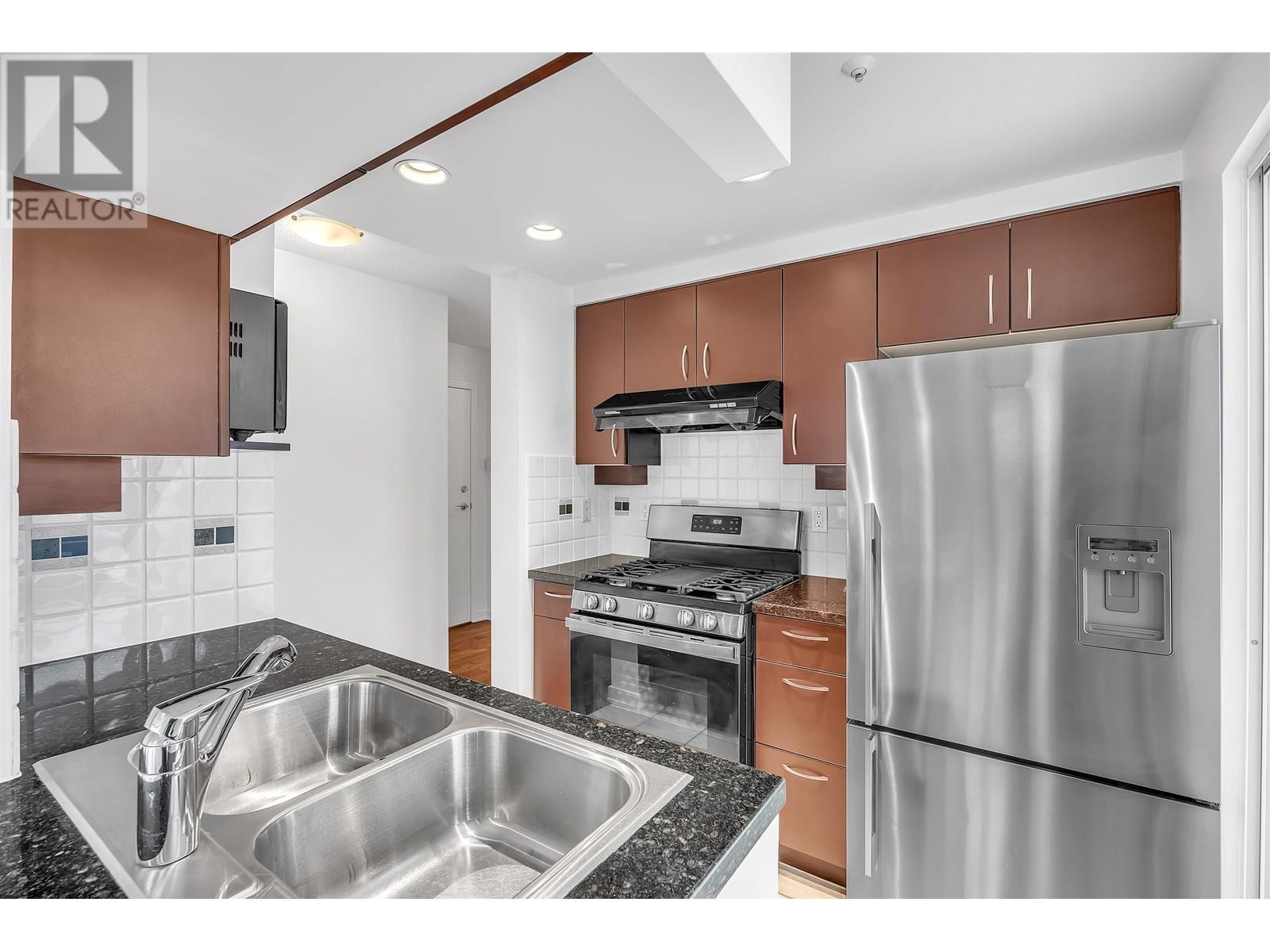 Photo 4 of 1702 198 Aquarius Mews, Vancouver BC