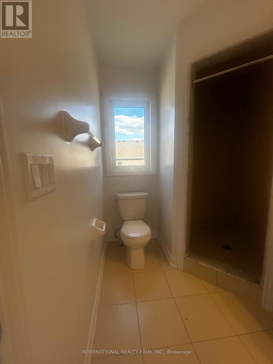 Photo 16 of 407 Vandusen Avenue, Southgate ON