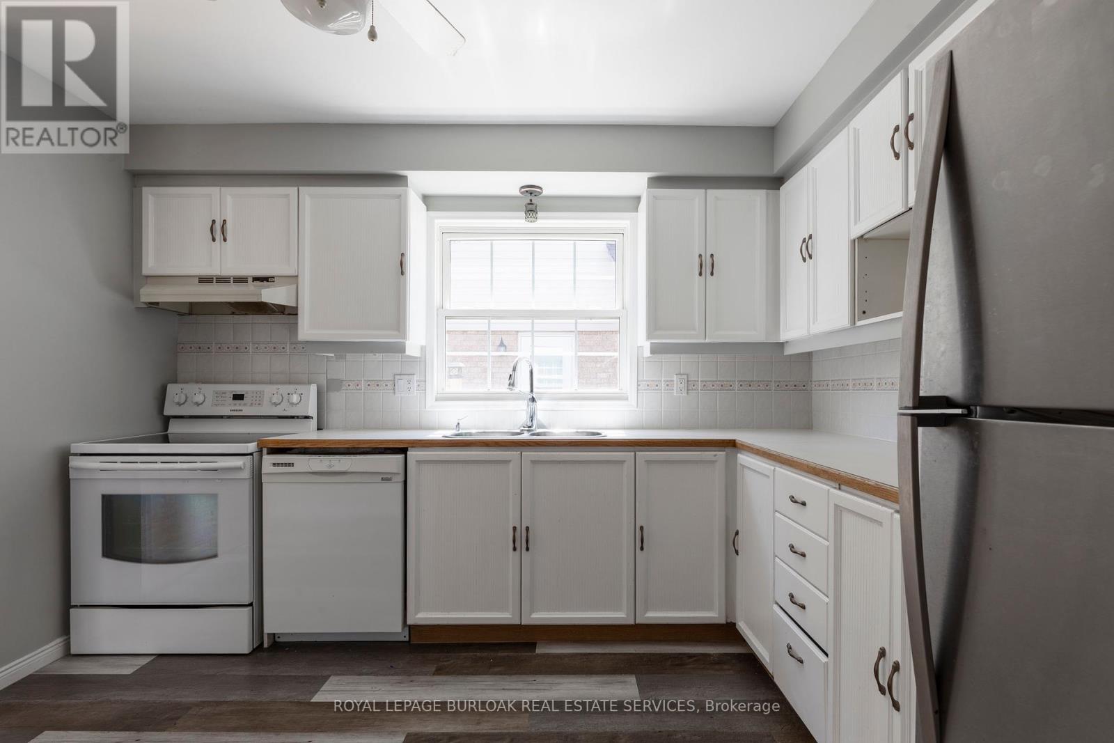 Photo 11 of 128 Brian Boulevard, Hamilton ON