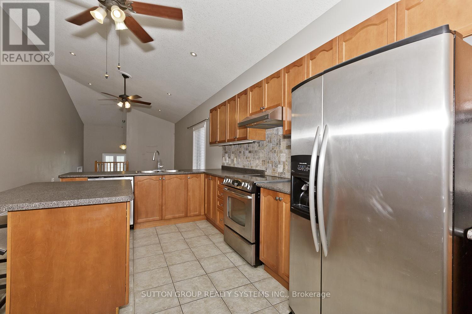 Photo 12 of 200 Regatta Drive, Welland ON