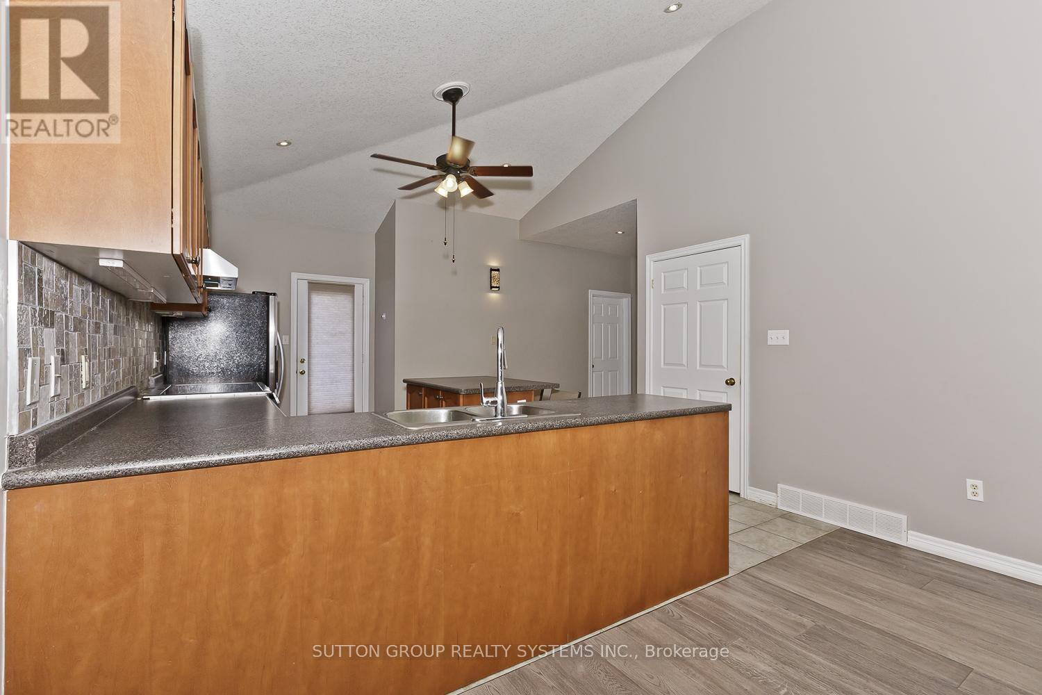 Photo 35 of 200 Regatta Drive, Welland ON