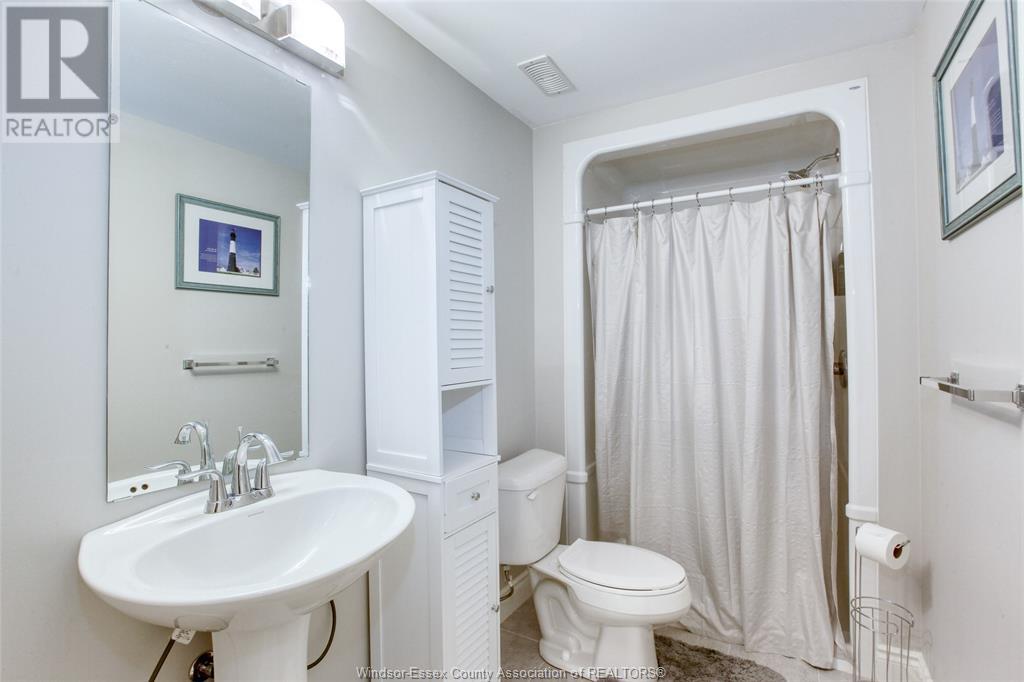 Photo 33 of 239 Livingstone Crescent, Amherstburg ON