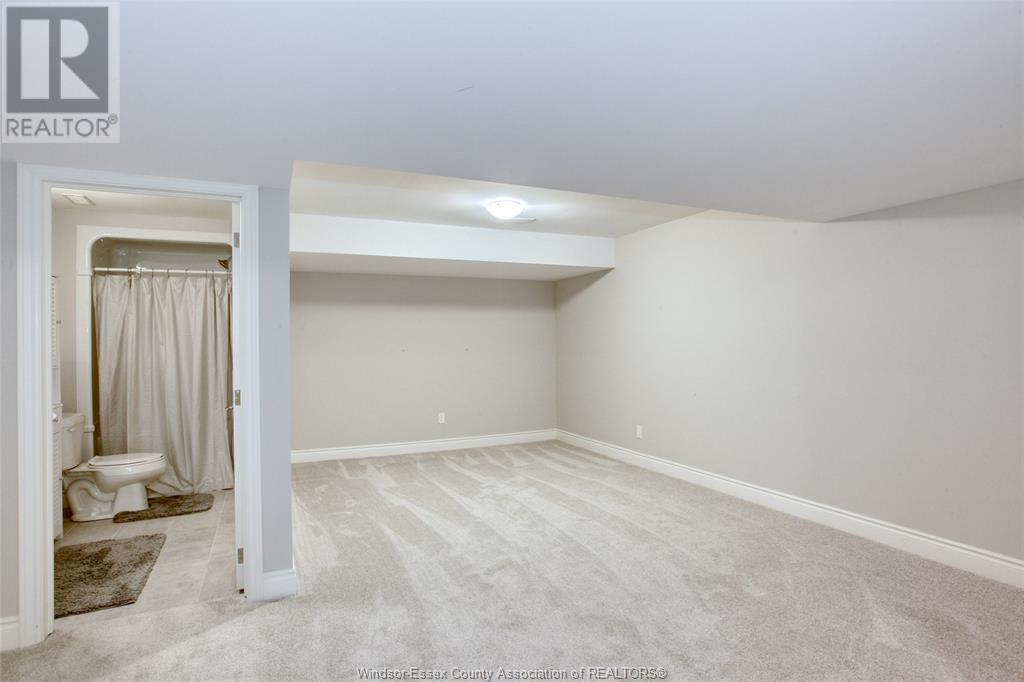 Photo 32 of 239 Livingstone Crescent, Amherstburg ON