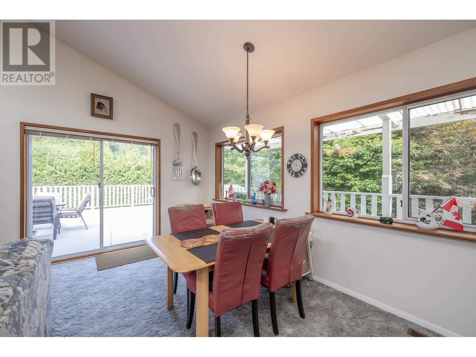 Photo 2 of 26307 Grant Avenue, Maple Ridge BC