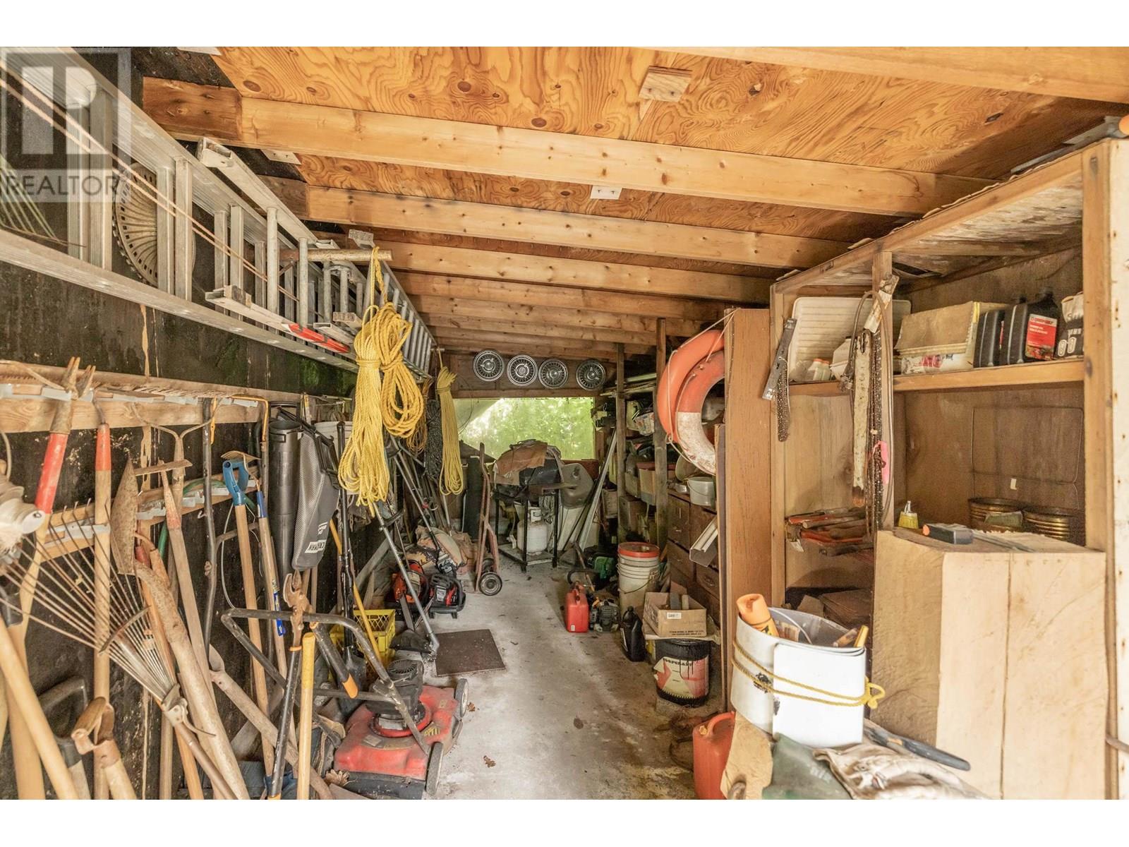 Photo 25 of 26307 Grant Avenue, Maple Ridge BC