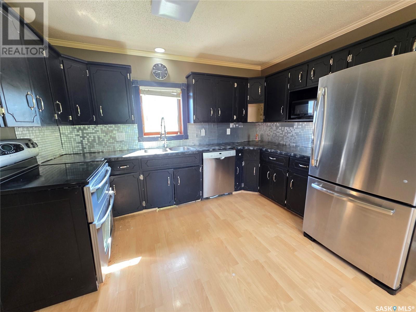 Photo 13 of 214 Flora Avenue, Swift Current Rm No 137 SK