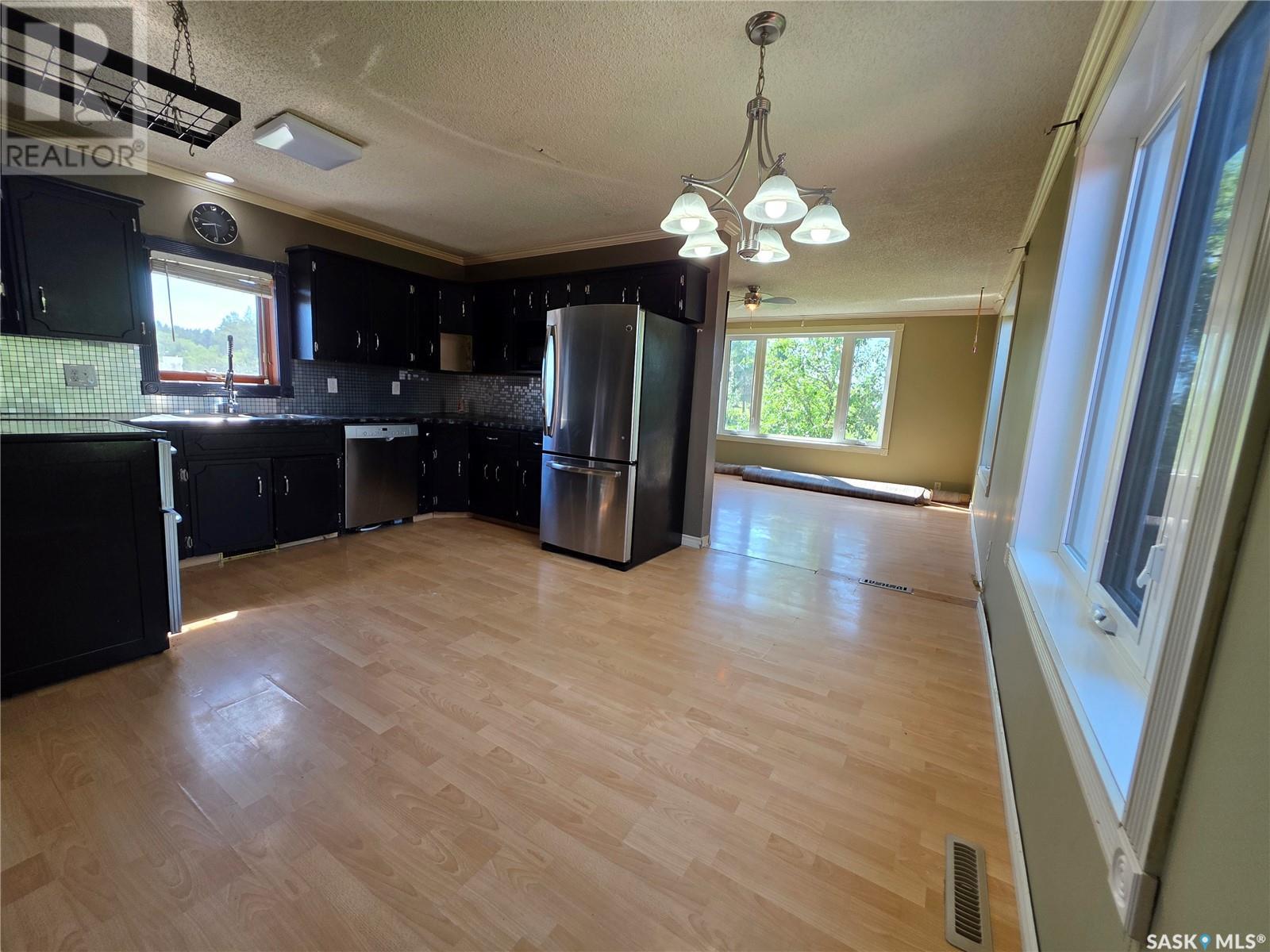 Photo 35 of 214 Flora Avenue, Swift Current Rm No 137 SK