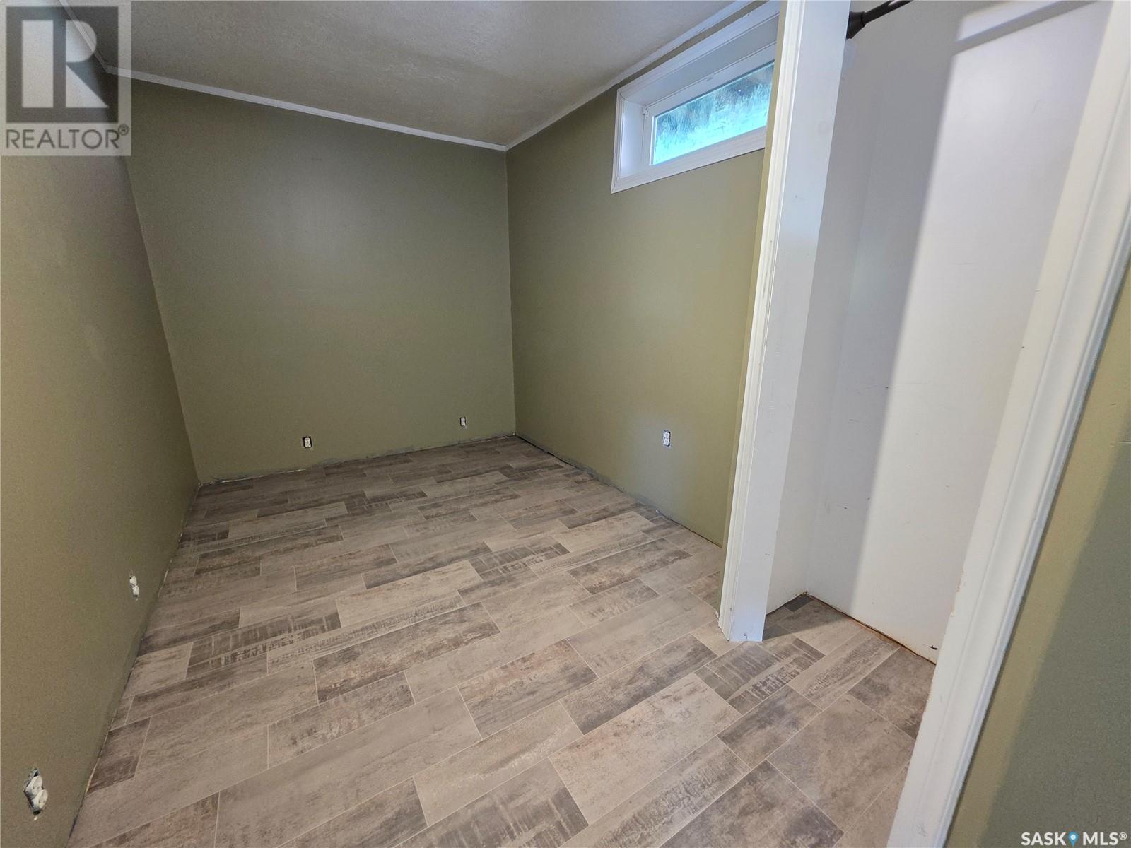 Photo 10 of 214 Flora Avenue, Swift Current Rm No 137 SK