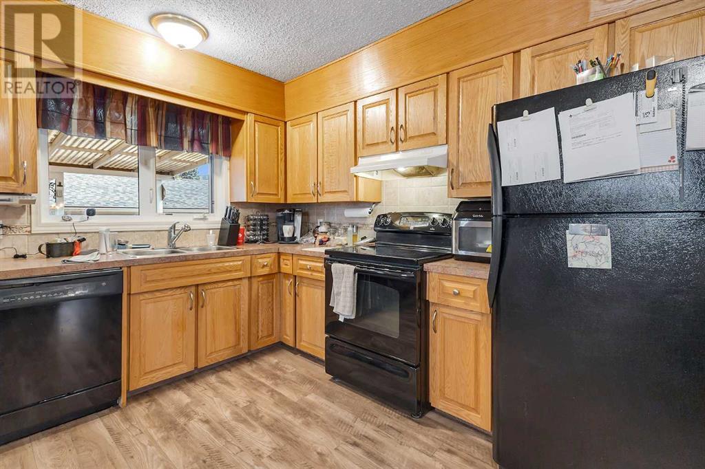 Single Family House Bi-level for Sale in  Doverview Road SE Dover Calgary 
