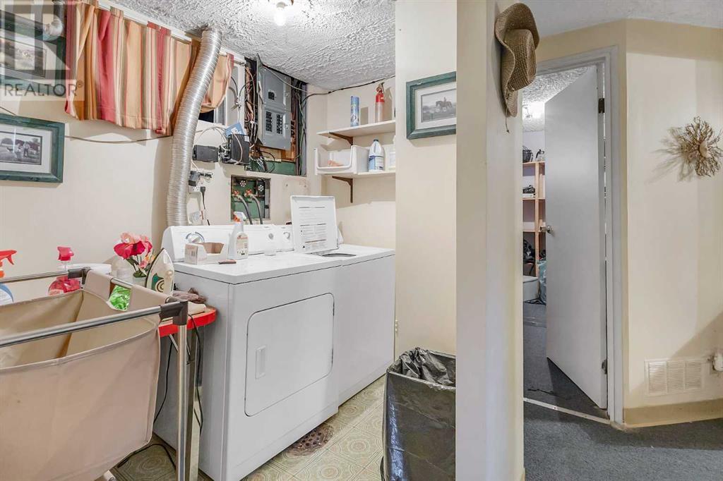 Single Family House Bi-level for Sale in  Doverview Road SE Dover Calgary 