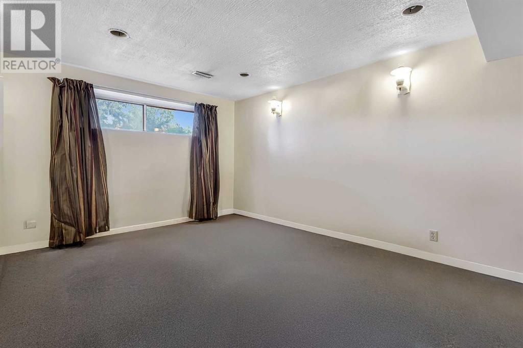 Single Family House Bi-level for Sale in  Doverview Road SE Dover Calgary 