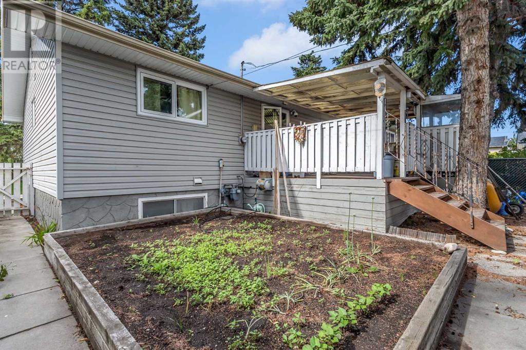 Single Family House Bi-level for Sale in  Doverview Road SE Dover Calgary 