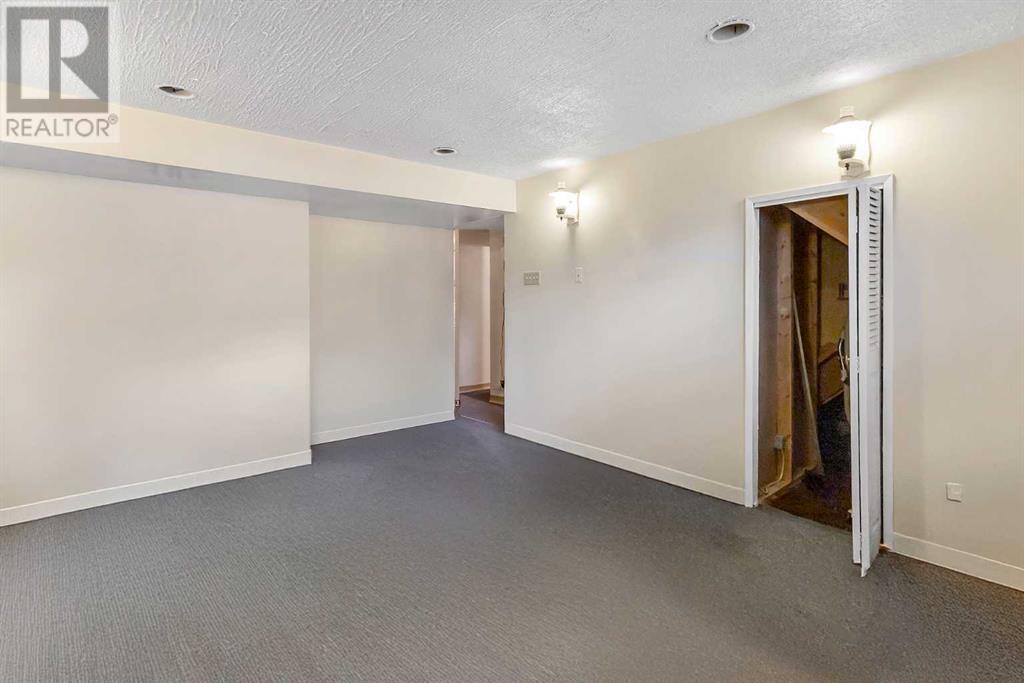 Single Family House Bi-level for Sale in  Doverview Road SE Dover Calgary 