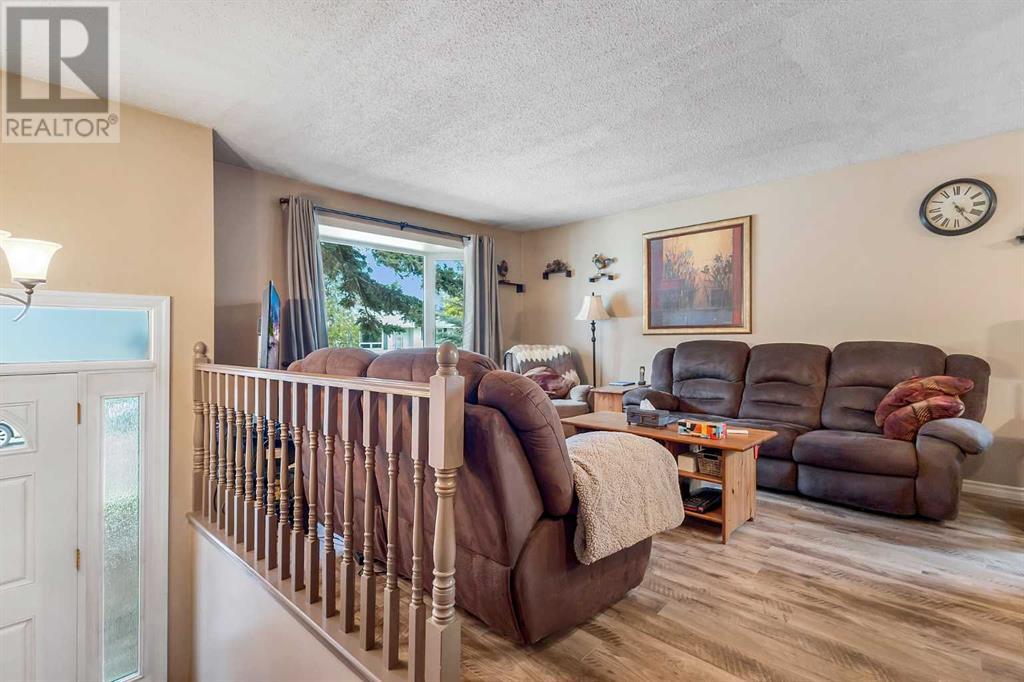 Single Family House Bi-level for Sale in  Doverview Road SE Dover Calgary 
