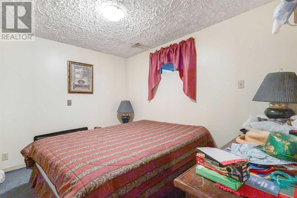 Single Family House Bi-level for Sale in  Doverview Road SE Dover Calgary 