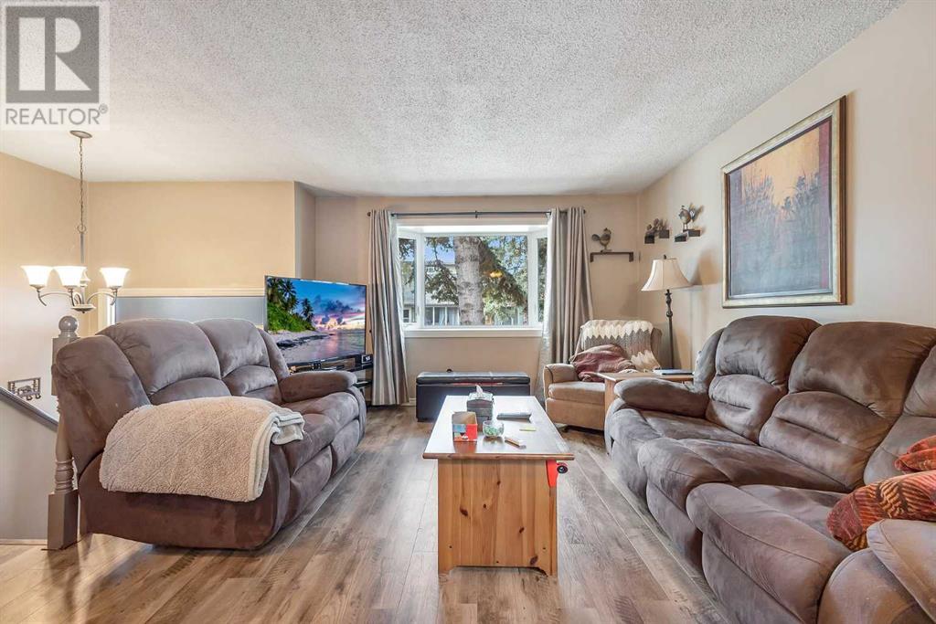 Single Family House Bi-level for Sale in  Doverview Road SE Dover Calgary 