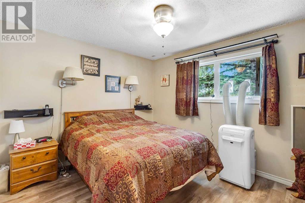 Single Family House Bi-level for Sale in  Doverview Road SE Dover Calgary 