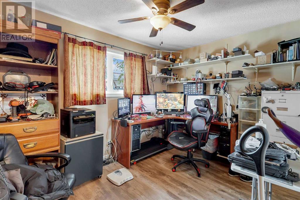 Single Family House Bi-level for Sale in  Doverview Road SE Dover Calgary 