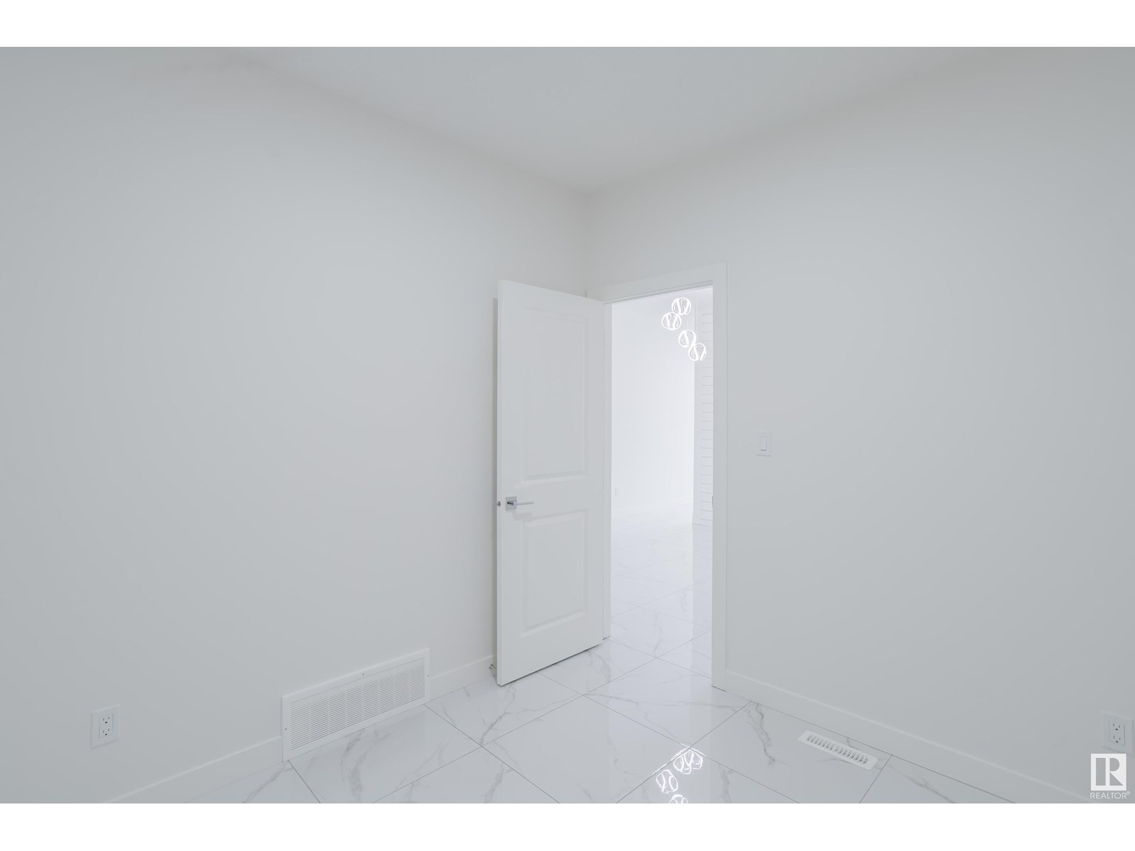 Photo 16 of 259 25 St Sw, Edmonton AB