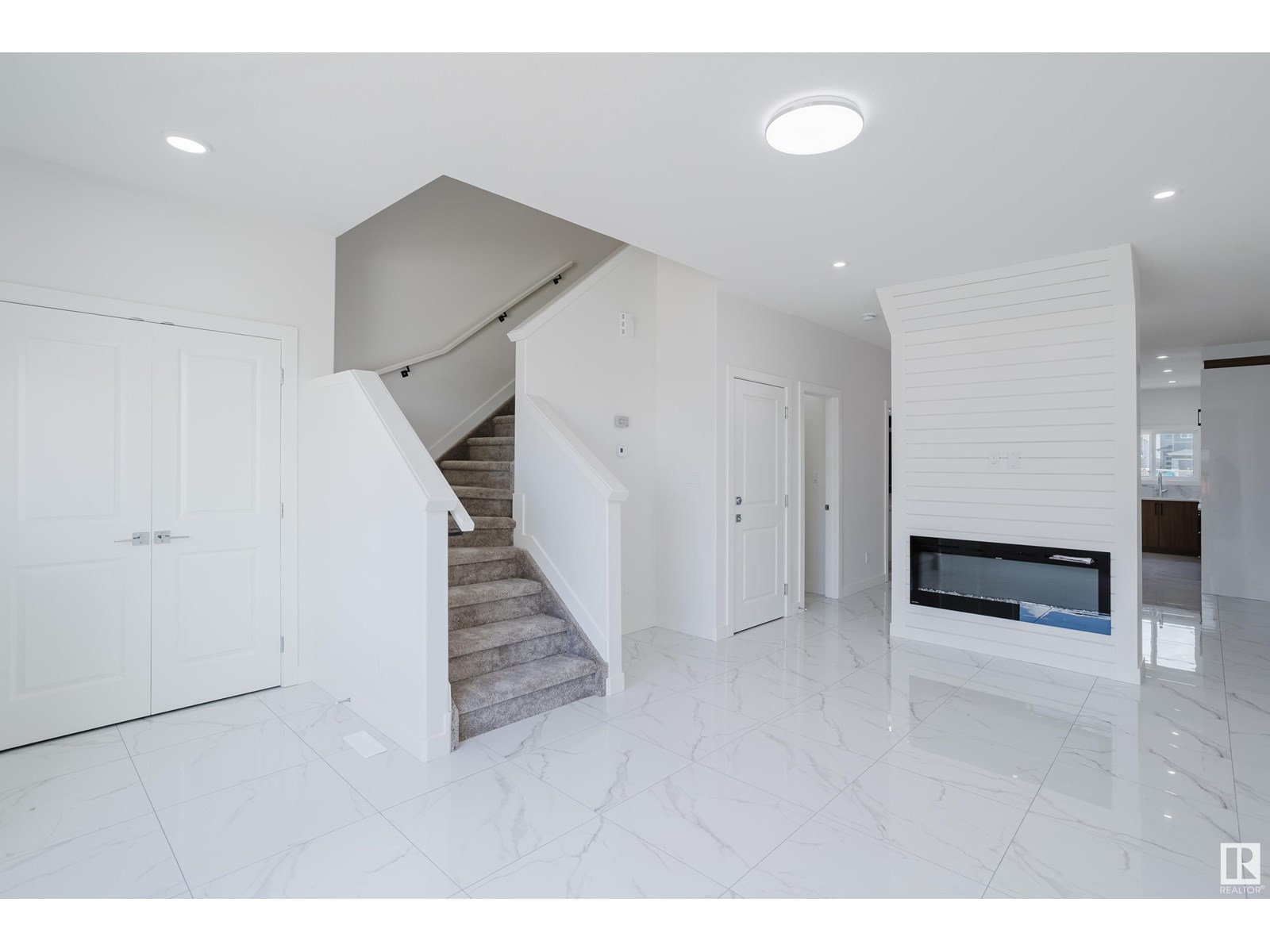 Photo 3 of 259 25 St Sw, Edmonton AB