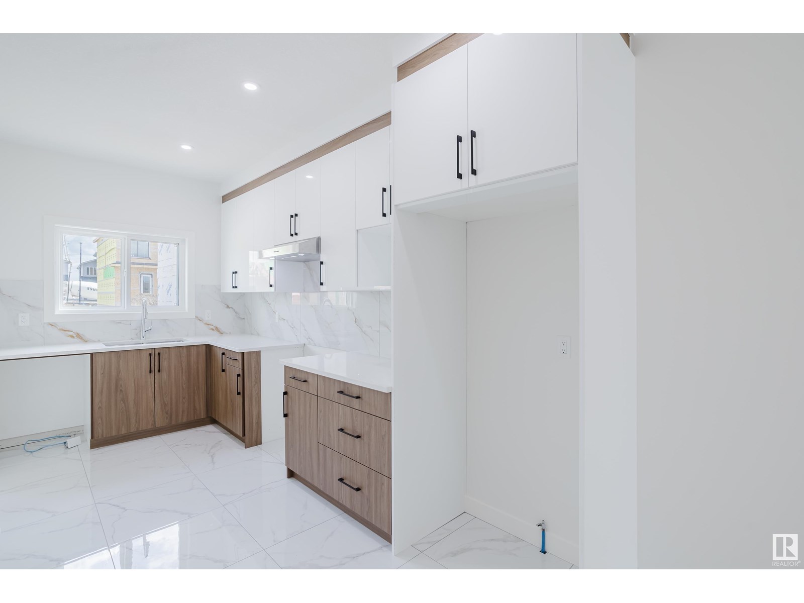 Photo 9 of 259 25 St Sw, Edmonton AB