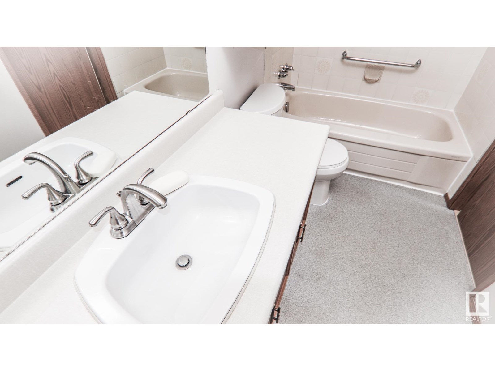 Photo 9 of 10816 11 Av Nw, Edmonton AB