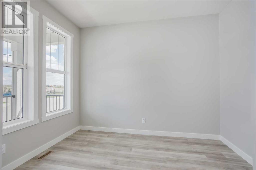 Photo 4 of 461 South Point Glen Sw, Airdrie AB