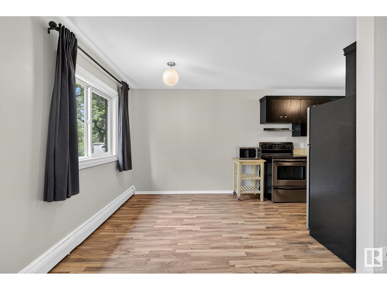 Photo 10 of 37 10525 83 Av Nw Nw, Edmonton AB