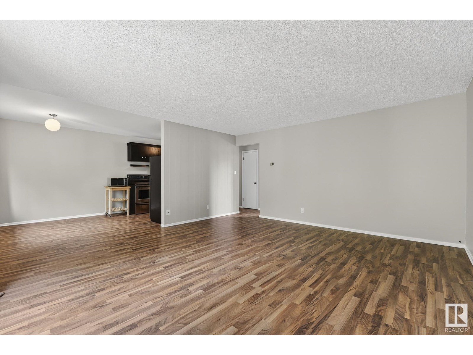 Photo 14 of 37 10525 83 Av Nw Nw, Edmonton AB