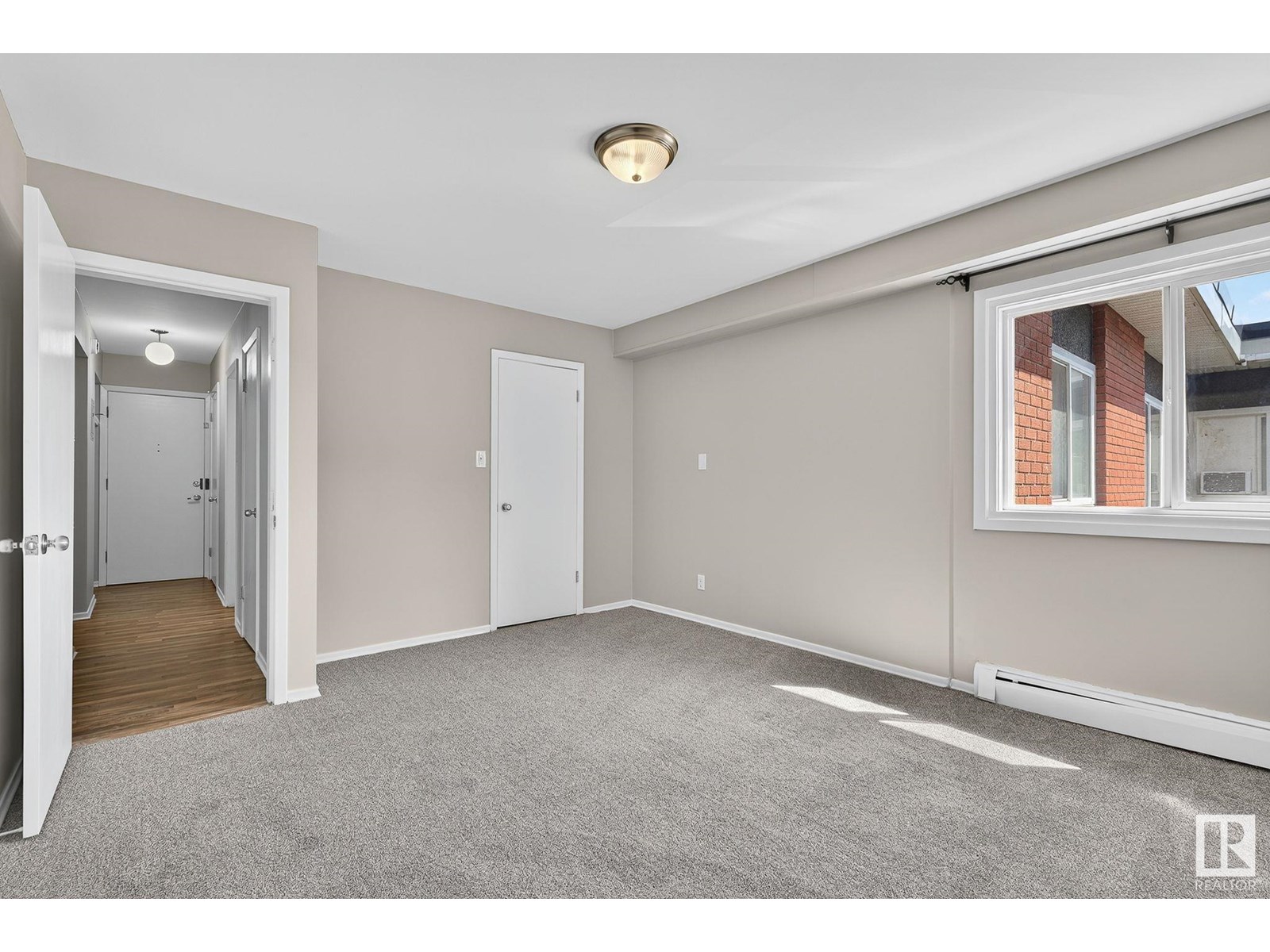 Photo 17 of 37 10525 83 Av Nw Nw, Edmonton AB
