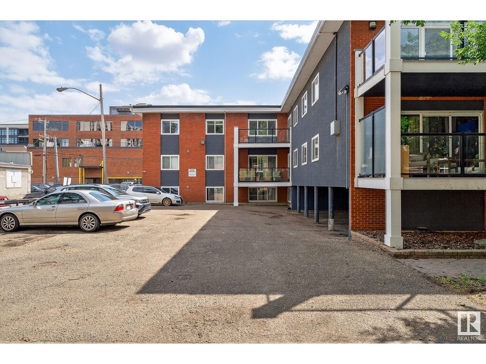 Photo 16 of 37 10525 83 Av Nw Nw, Edmonton AB