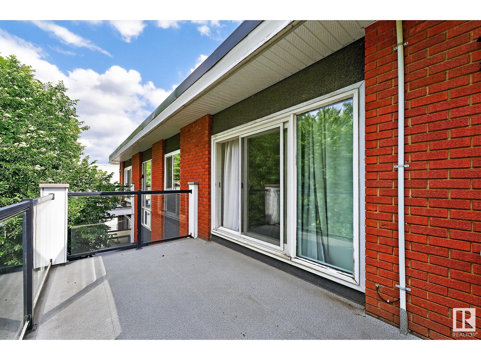 Photo 12 of 37 10525 83 Av Nw Nw, Edmonton AB
