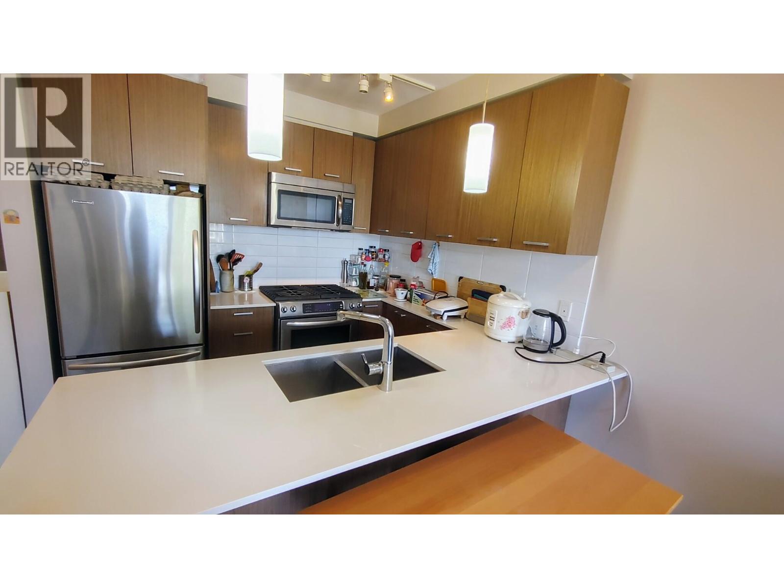 Photo 3 of 209 1182 W 16th Street, North Vancouver BC
