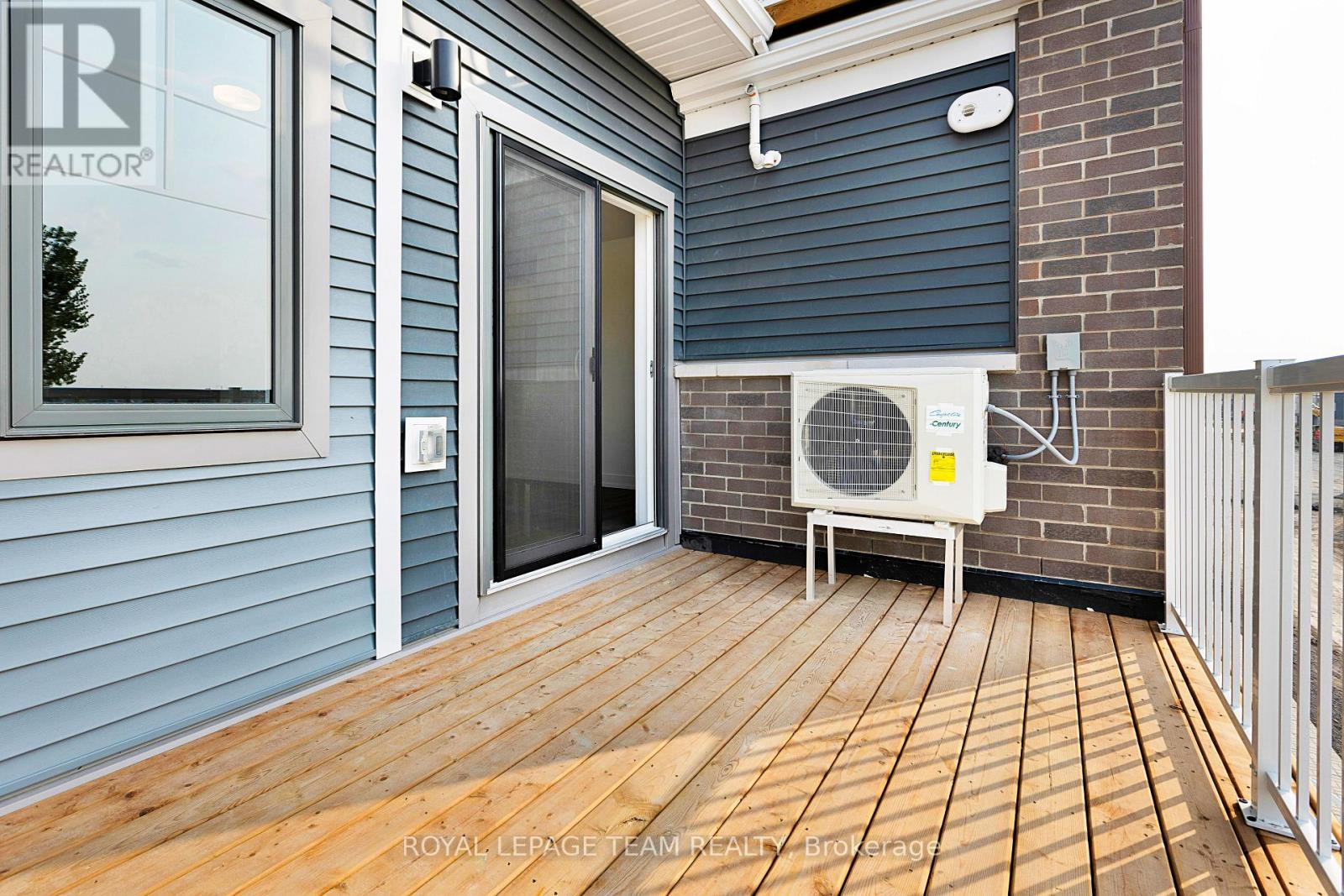 Photo 18 of 1022 Chapman Mills Drive, Ottawa ON