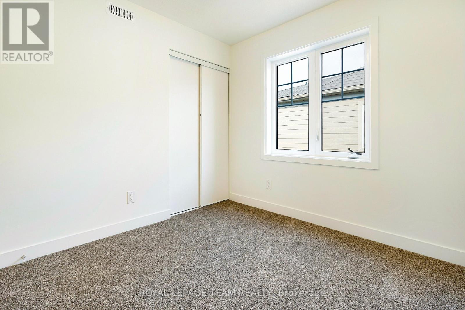Photo 14 of 1022 Chapman Mills Drive, Ottawa ON
