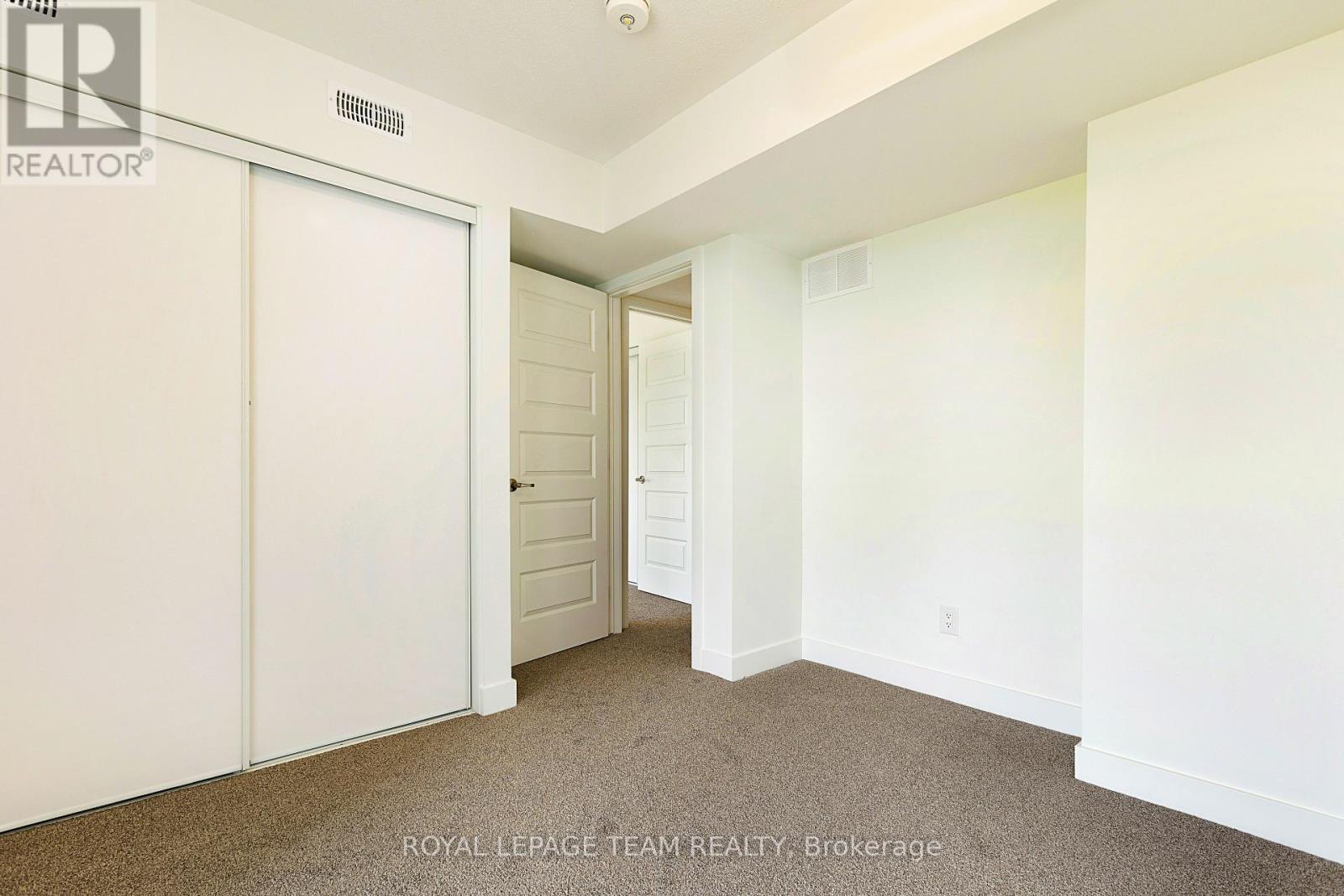 Photo 6 of 1022 Chapman Mills Drive, Ottawa ON
