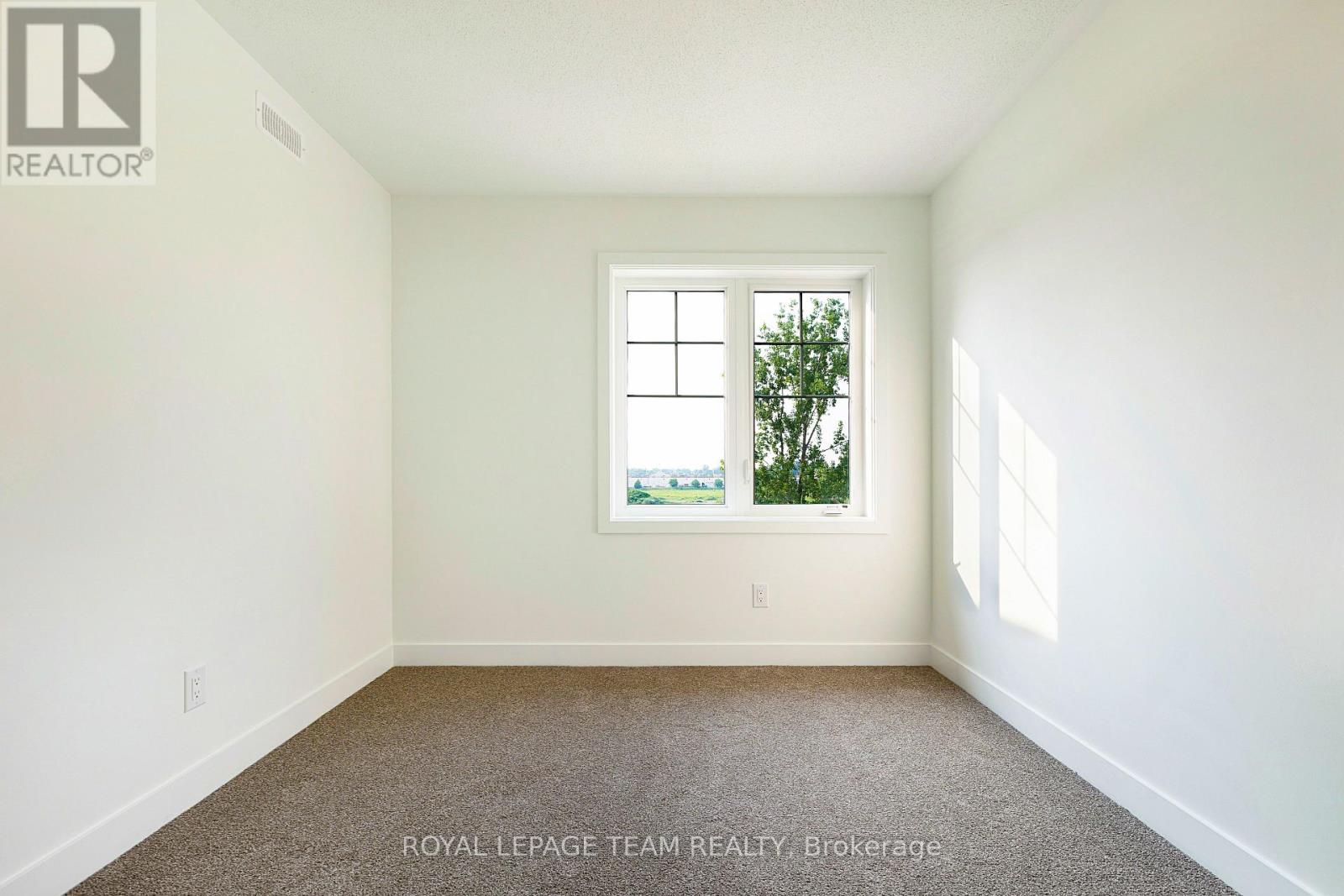 Photo 12 of 1022 Chapman Mills Drive, Ottawa ON