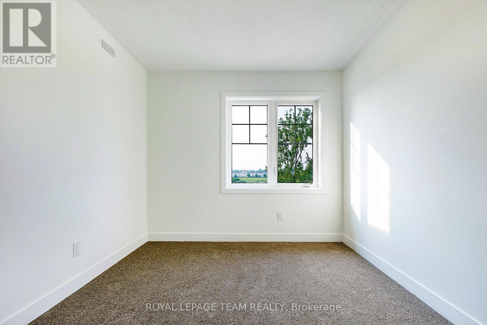Photo 15 of 1022 Chapman Mills Drive, Ottawa ON