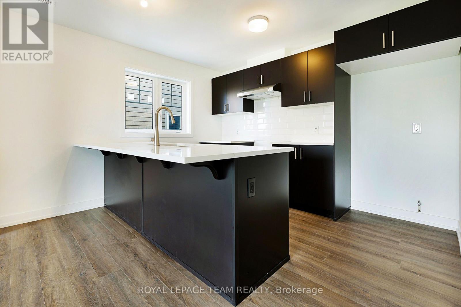 Photo 11 of 1022 Chapman Mills Drive, Ottawa ON