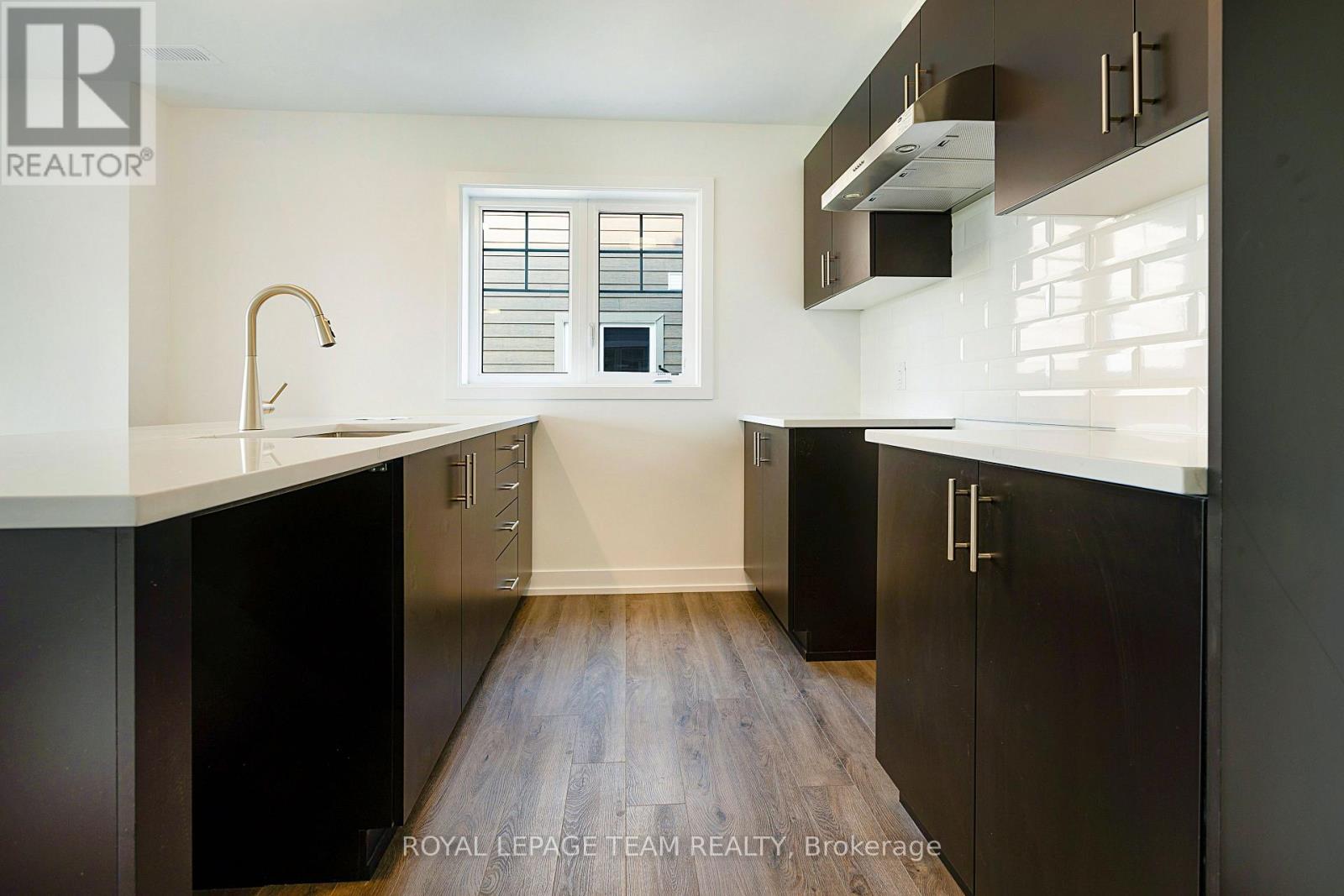 Photo 13 of 1022 Chapman Mills Drive, Ottawa ON