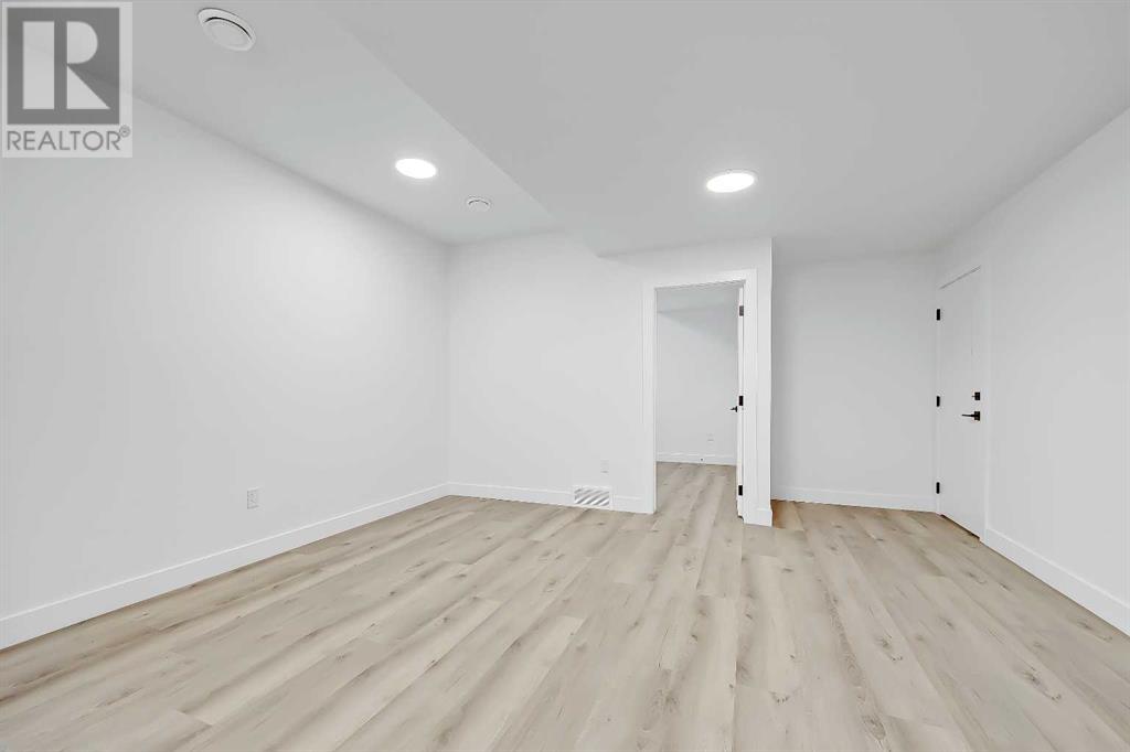 Single Family House for Sale in   Avenue NW Tuxedo Park Calgary 