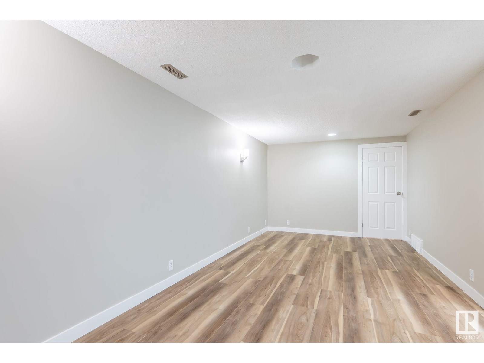 Photo 15 of 3708 12 Av Nw, Edmonton AB