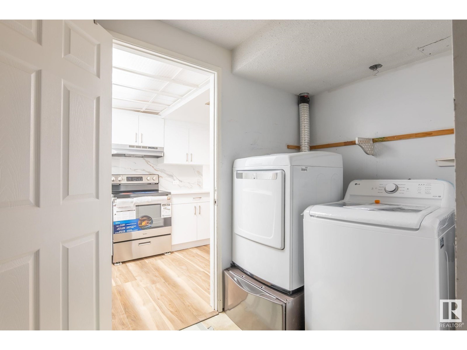 Photo 18 of 3708 12 Av Nw, Edmonton AB