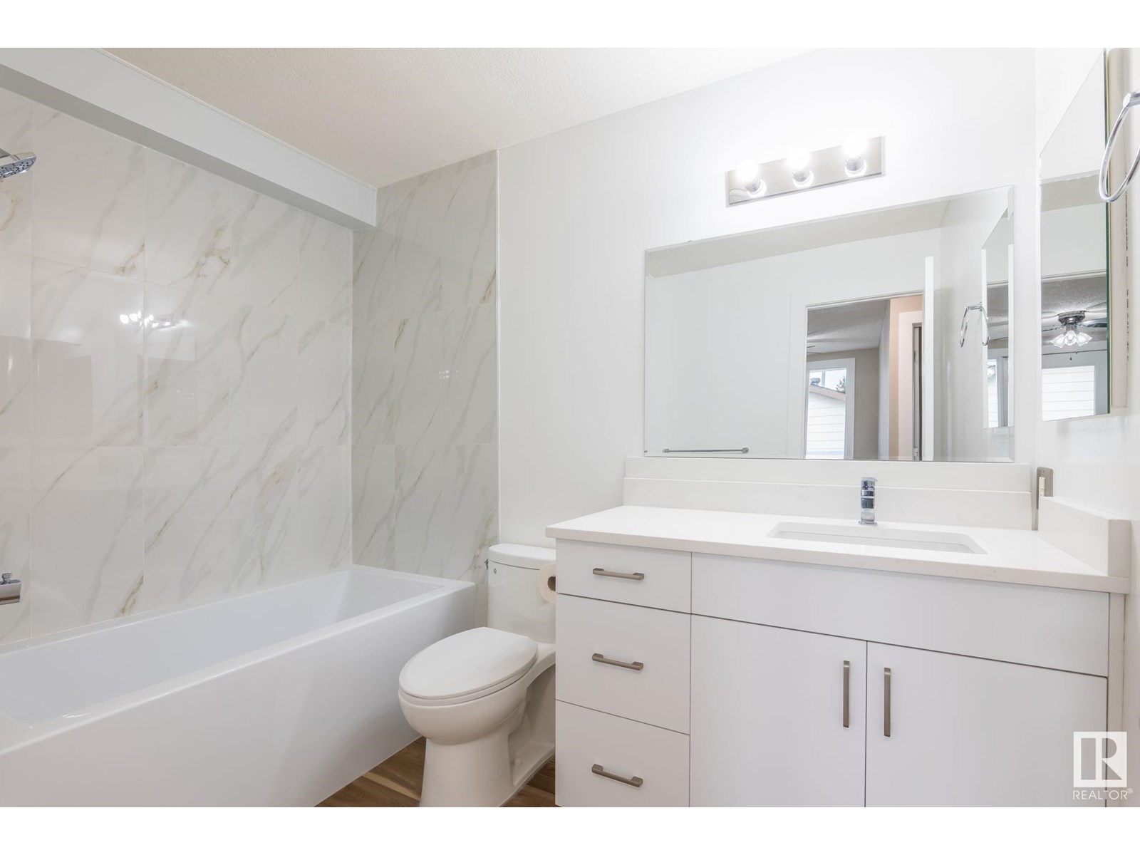 Photo 8 of 3708 12 Av Nw, Edmonton AB