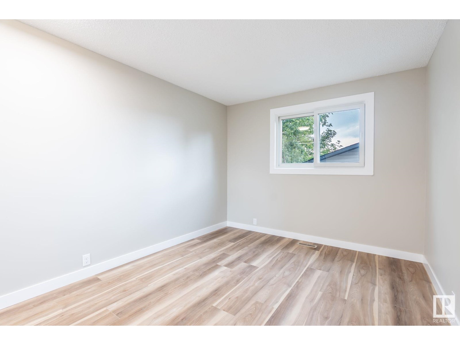 Photo 9 of 3708 12 Av Nw, Edmonton AB