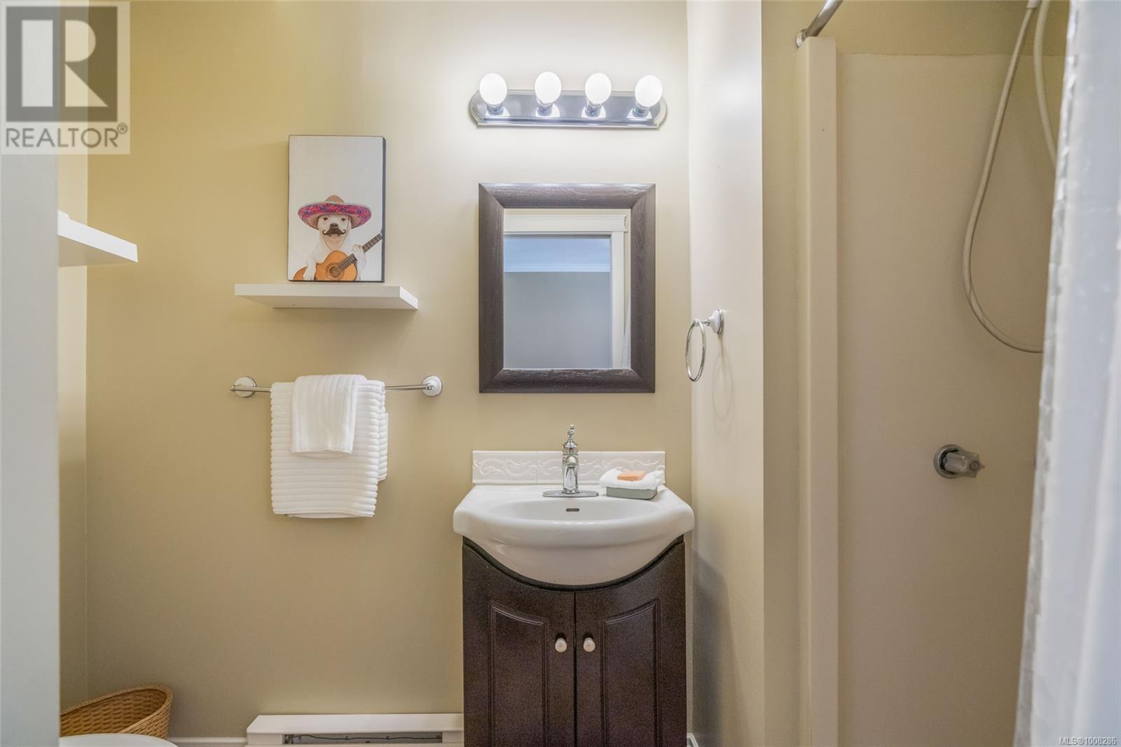 Photo 12 of 560 Eaglecrest Dr, Qualicum Beach BC