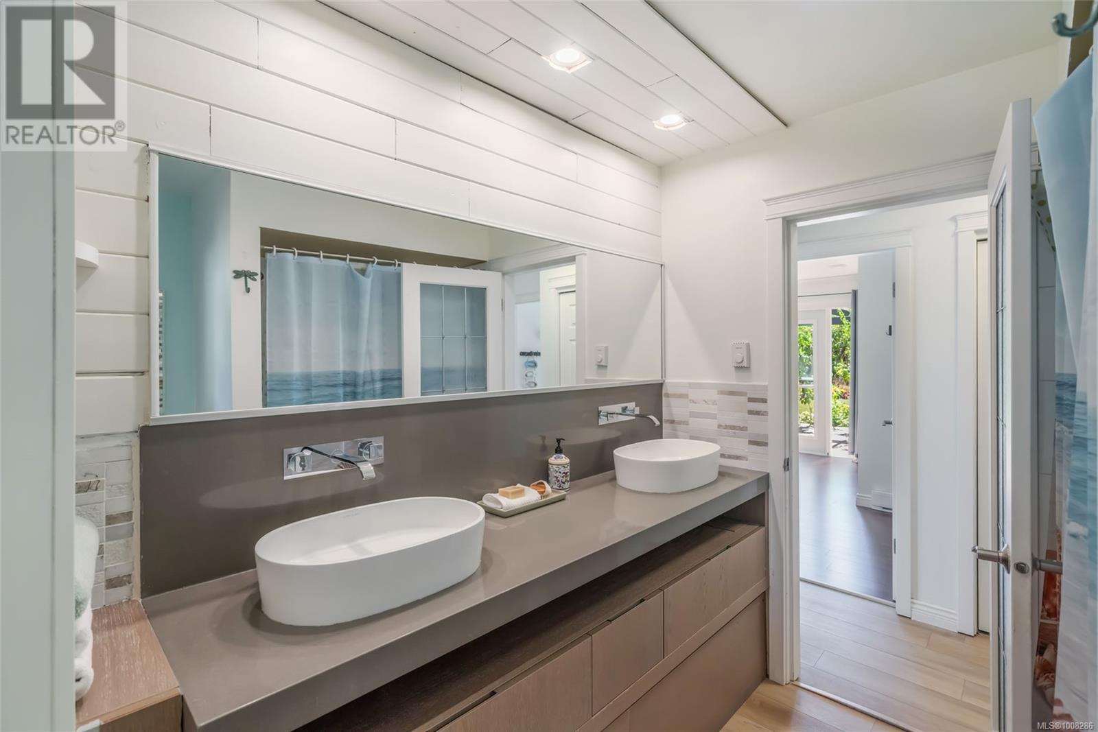 Photo 17 of 560 Eaglecrest Dr, Qualicum Beach BC