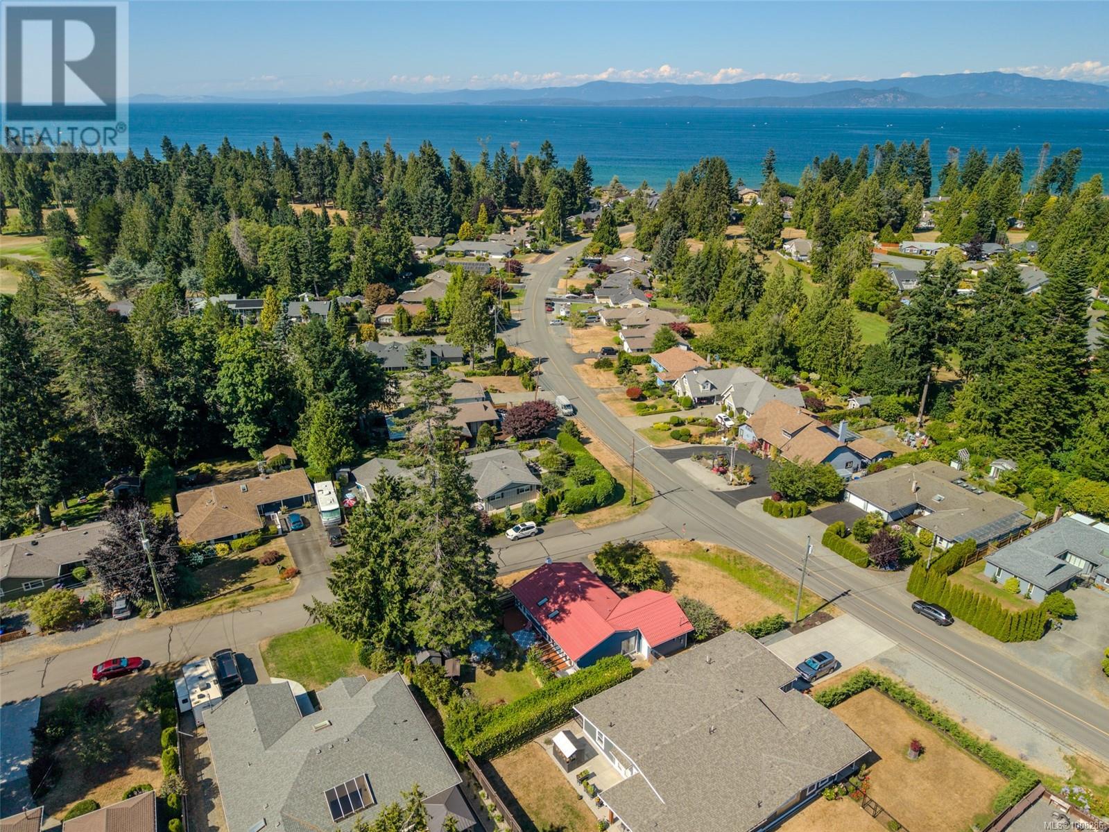 Photo 3 of 560 Eaglecrest Dr, Qualicum Beach BC