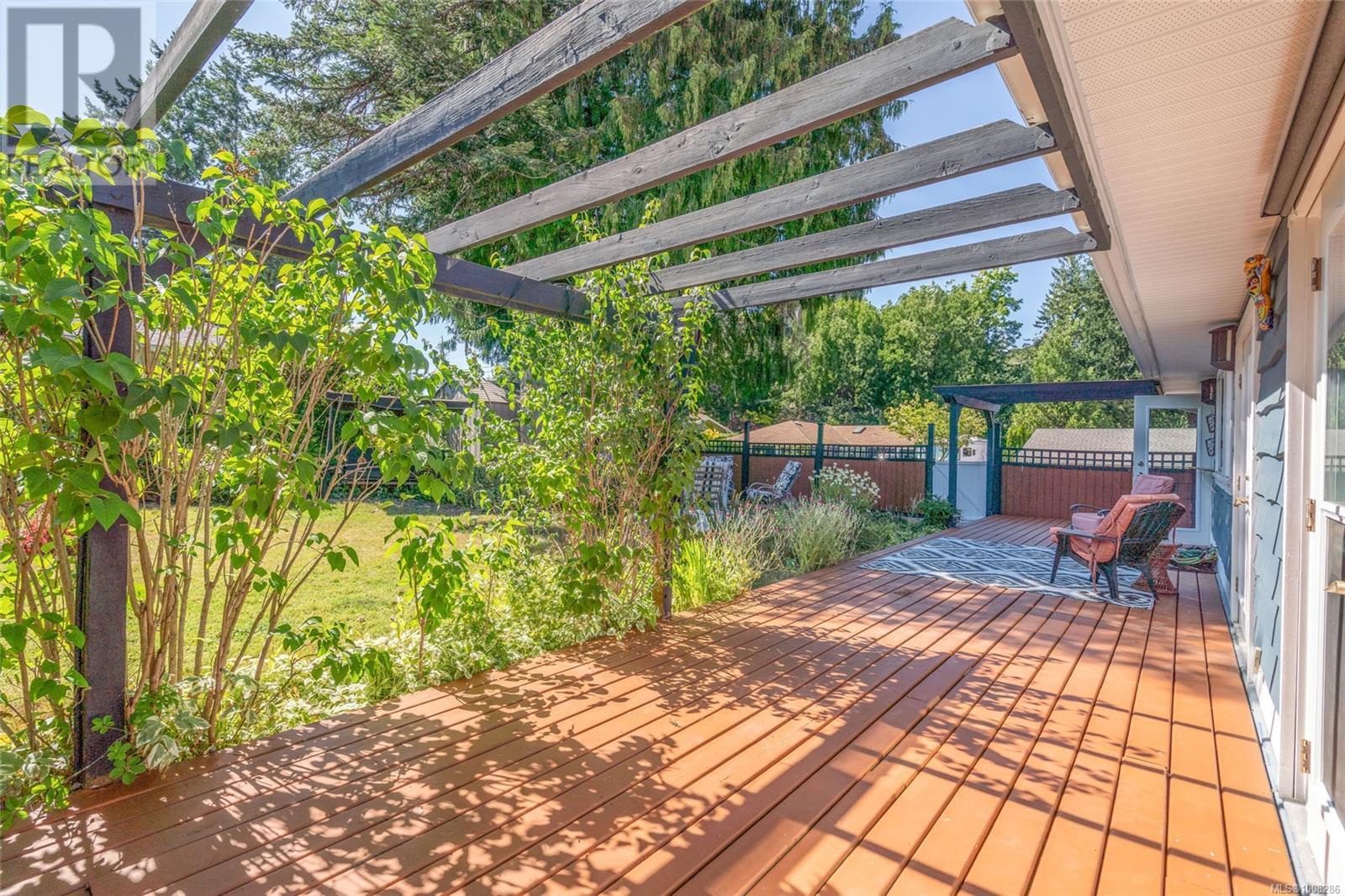 Photo 36 of 560 Eaglecrest Dr, Qualicum Beach BC